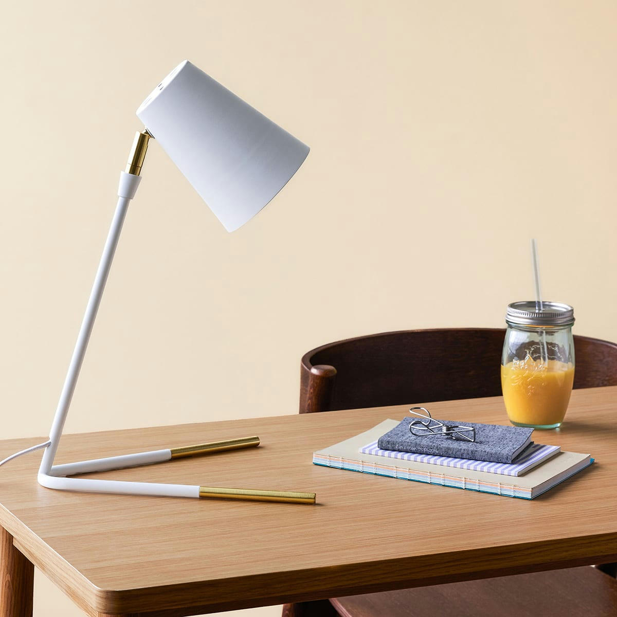 SLANT - Lampe de table en laiton et fer blanc et laiton