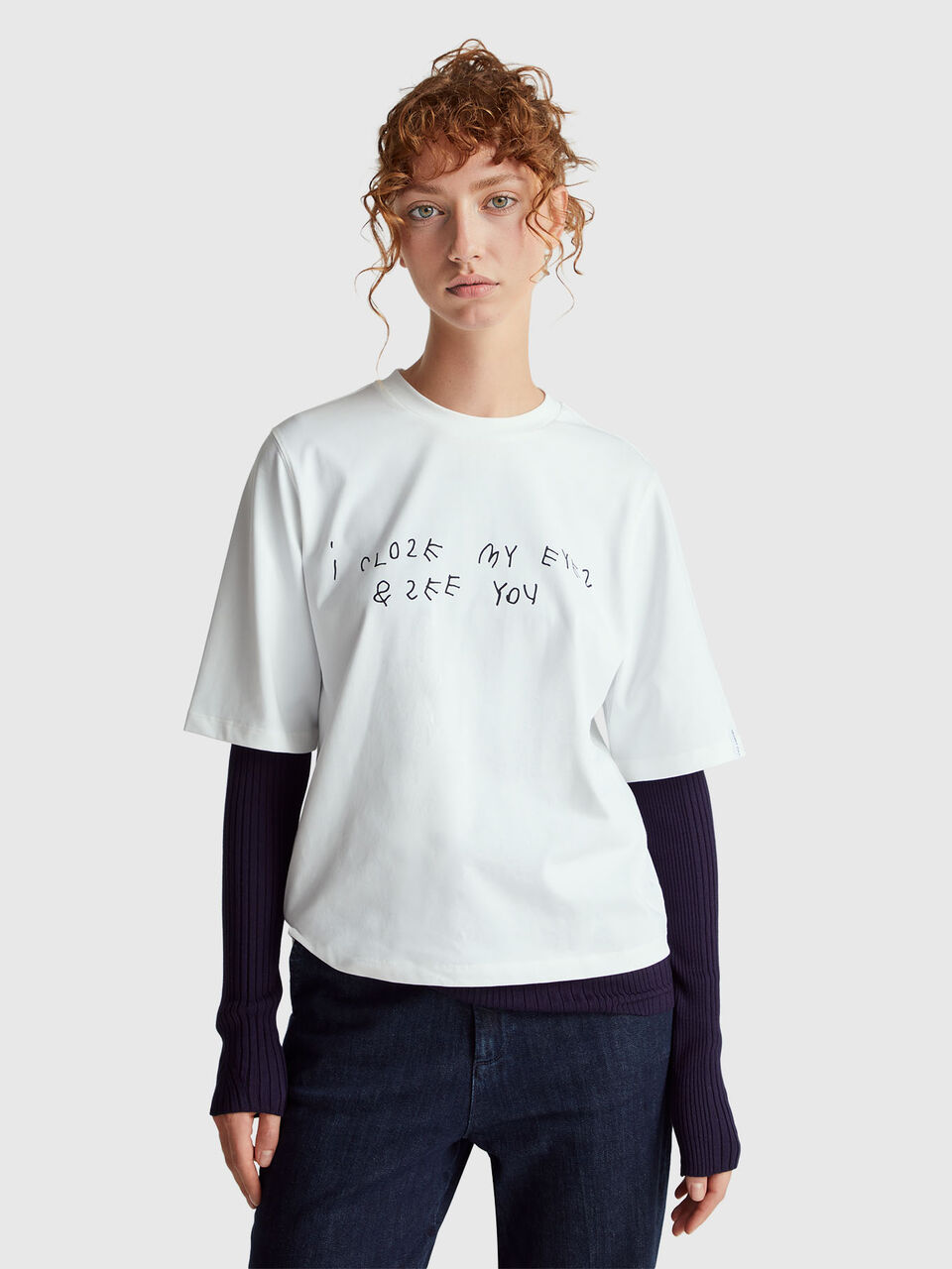 White t-shirt with Coco Capit&aacute;n print