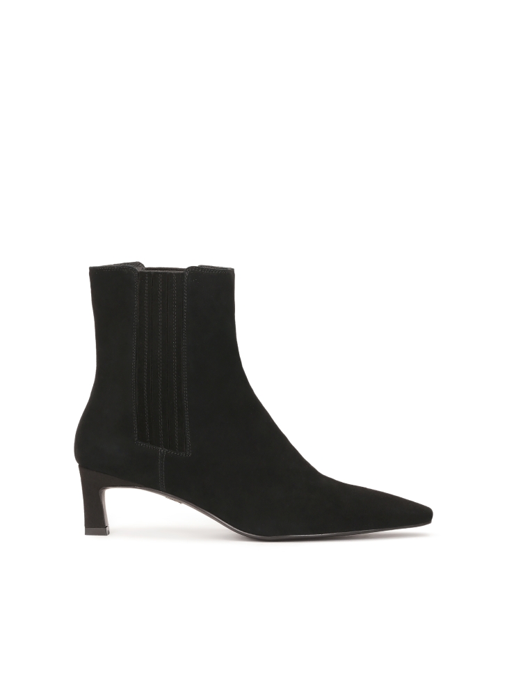 Slip-on low-heeled boots