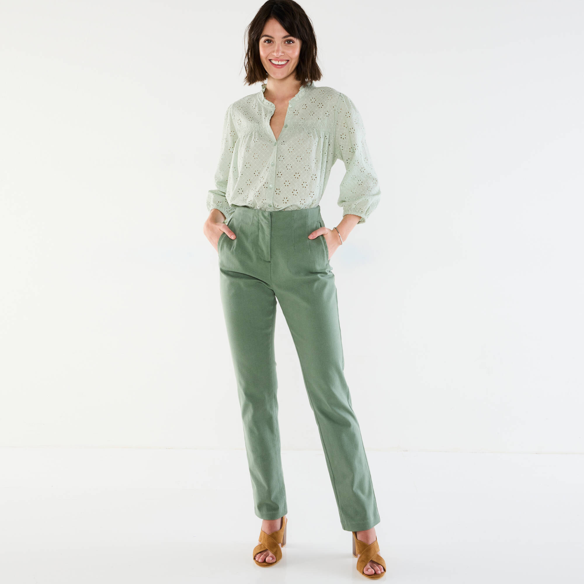 Chemisier broderie anglaise, smocks et col volanté