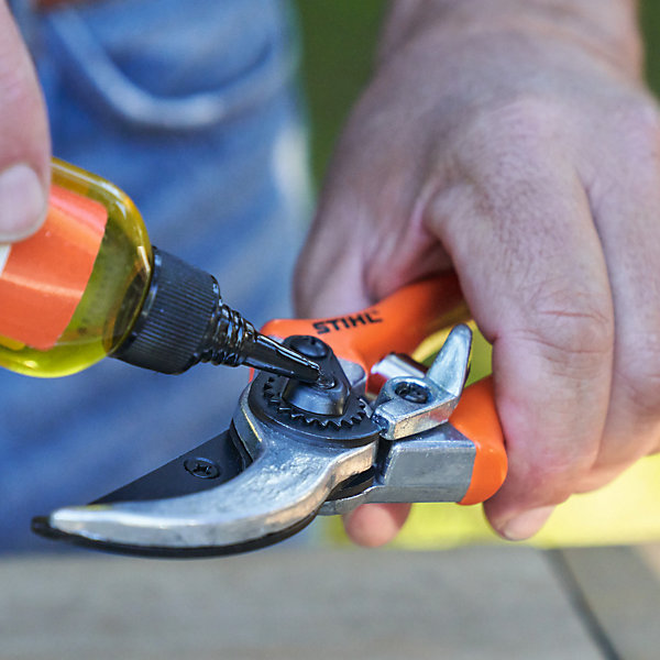Huile de graissage multifonction multioil bio 150ml Stihl