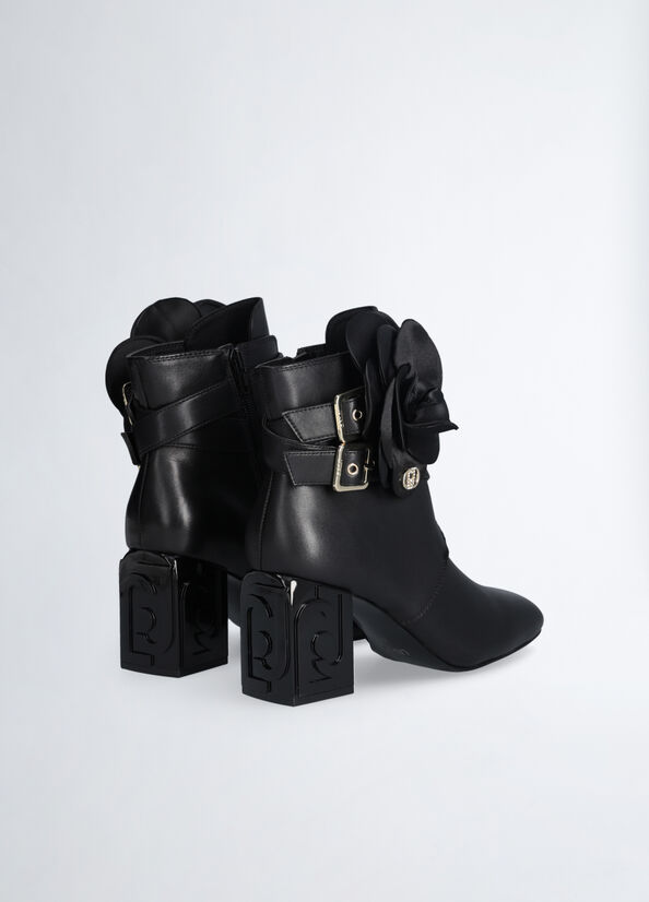 Stivaletti in pelle con fiore