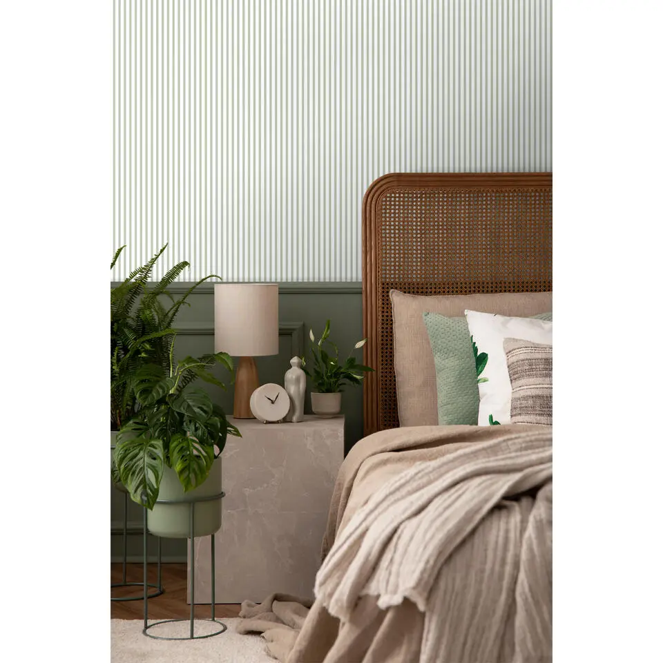 Sanders & Sanders behang strepen vergrijsd olijfgroen en wit - 53 cm x 10 m