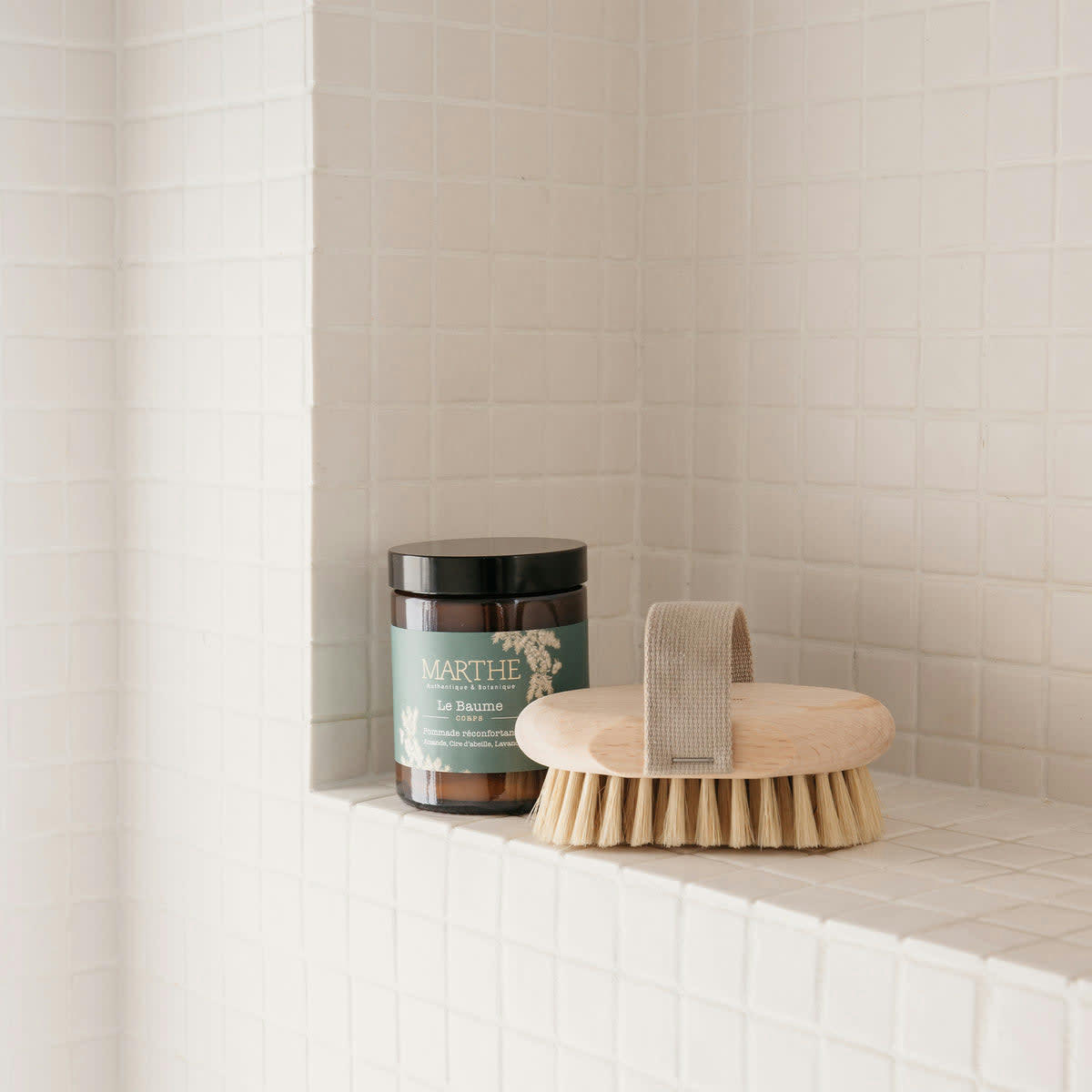 - Brosse de massage et brossage à sec en fibre de soie et bois de hêtre