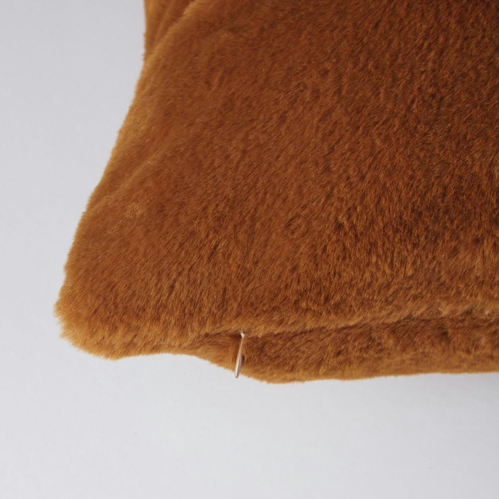 SOHO - Coussin en polyester recyclé imitation fourrure marron écureuil 45x45