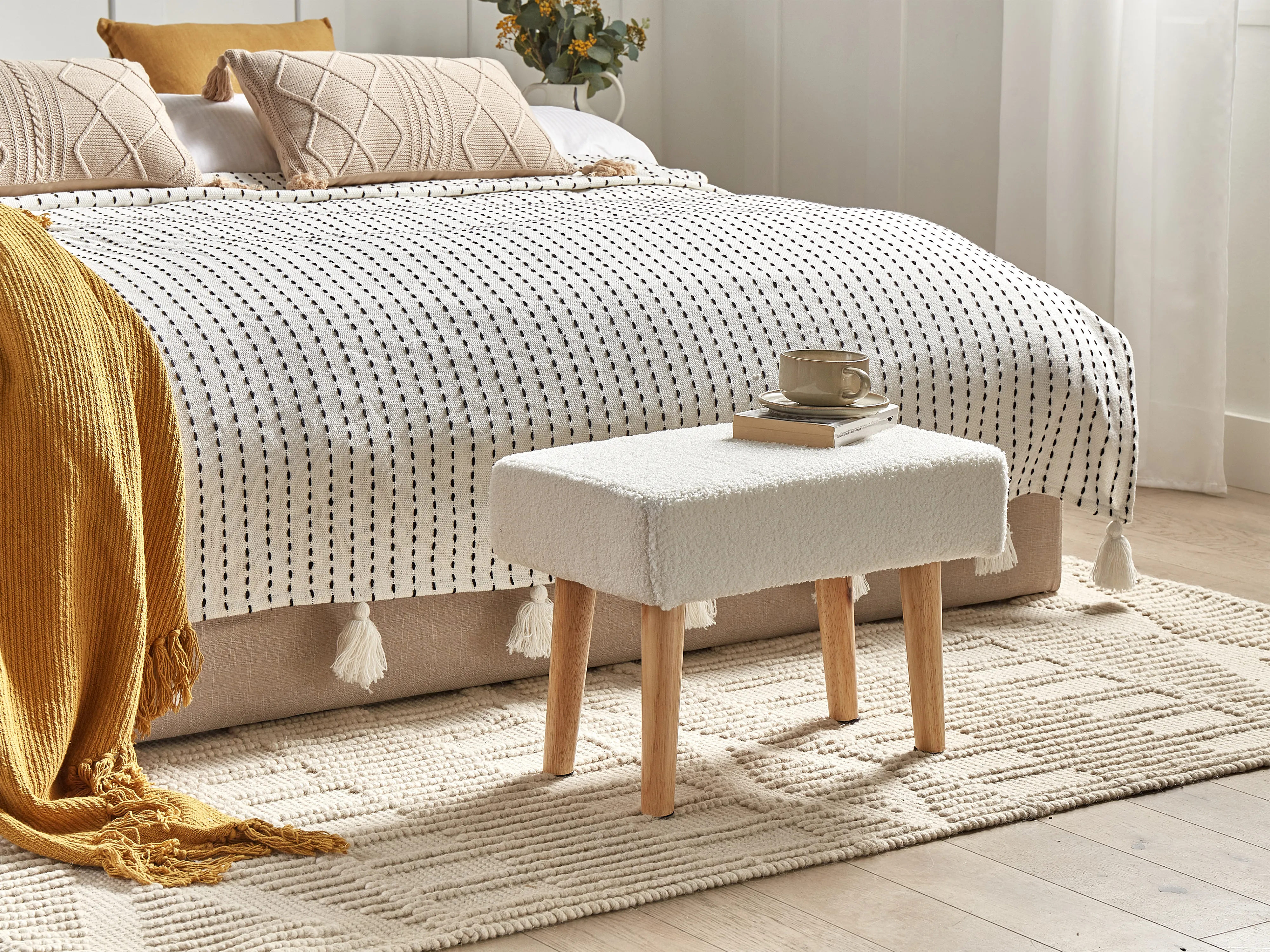 Footstool TAKOMA Boucle White