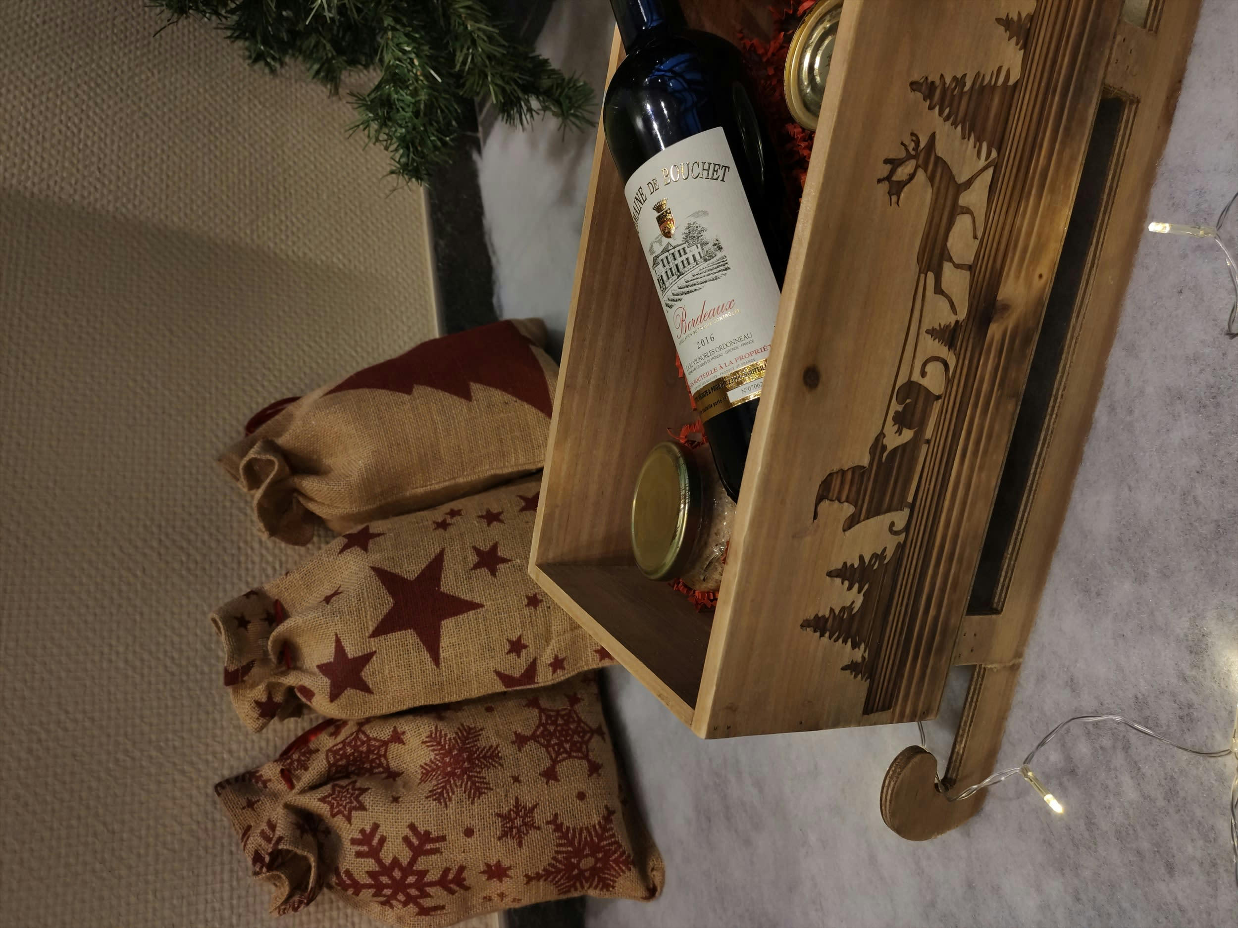 - Luge en bois avec décor de noël