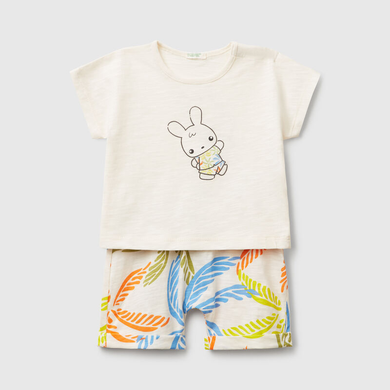 Lightweight t-shirt and shorts set