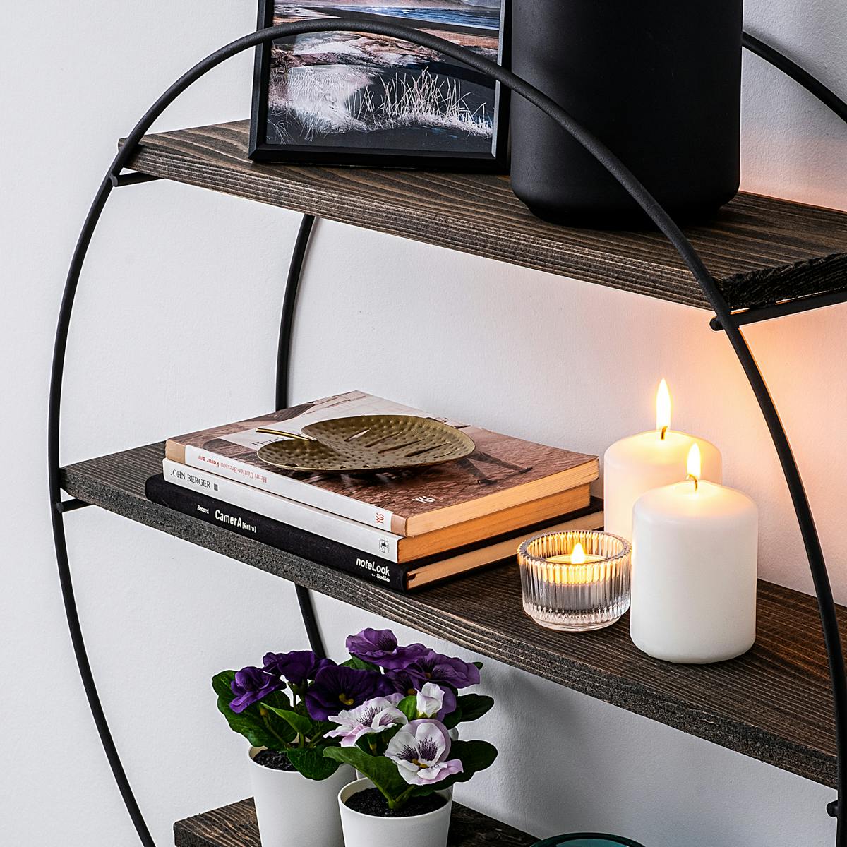 Etagère ronde noire 3 plateaux décor bois foncé JENA