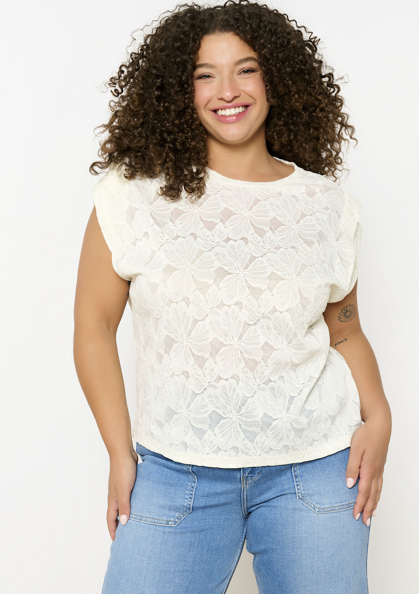 Kanten top met opengewerkte bloemen