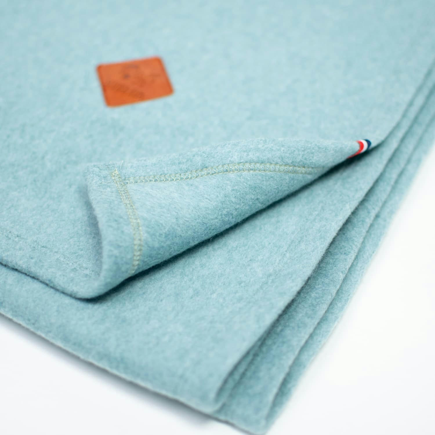 - Couverture plaid enfant en polaire uni 100 x 70 cm