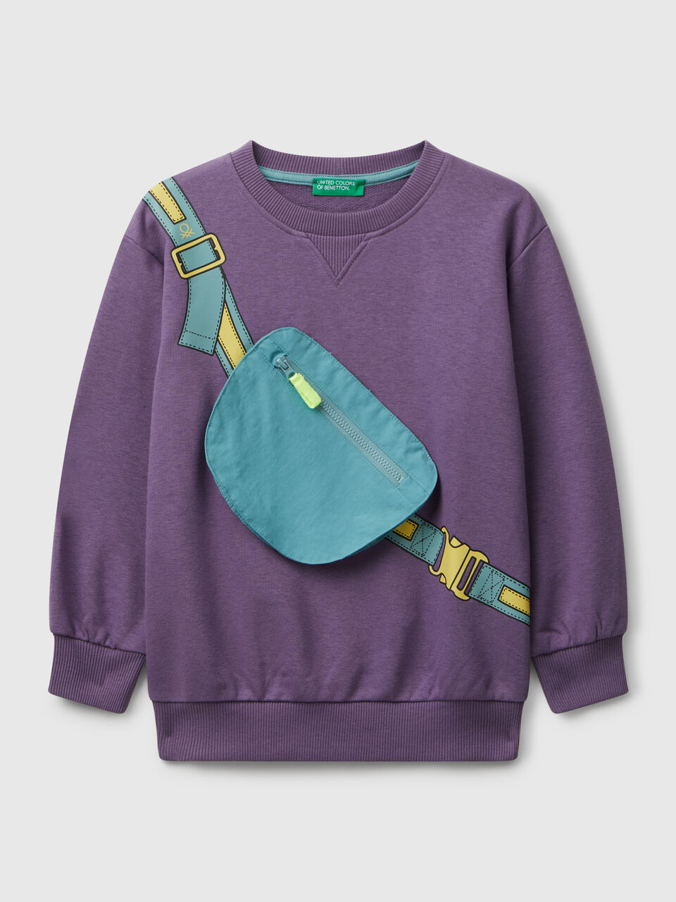 Sweatshirt with kangaroo pocket