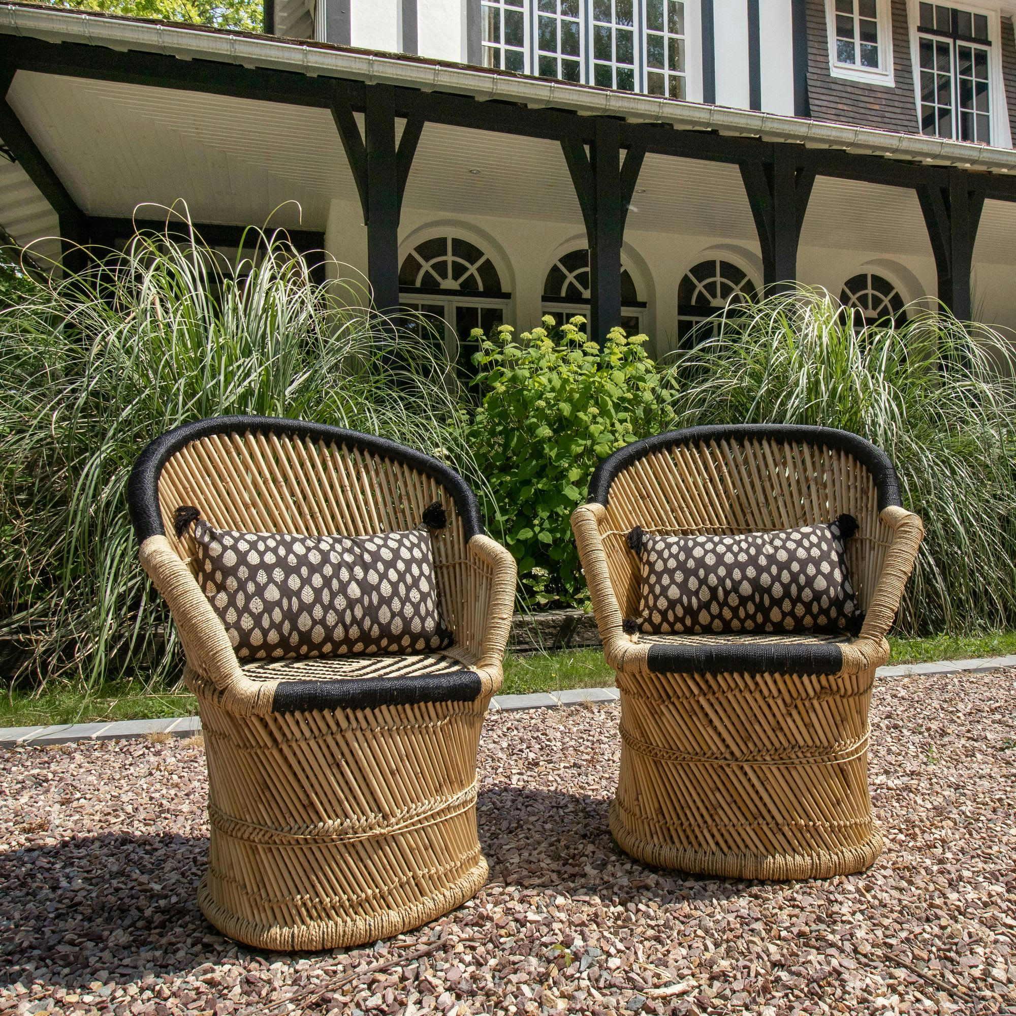 ZAMZEBE - Lot de 2 fauteuils en bambou naturel et noir avec deux coussins noirs