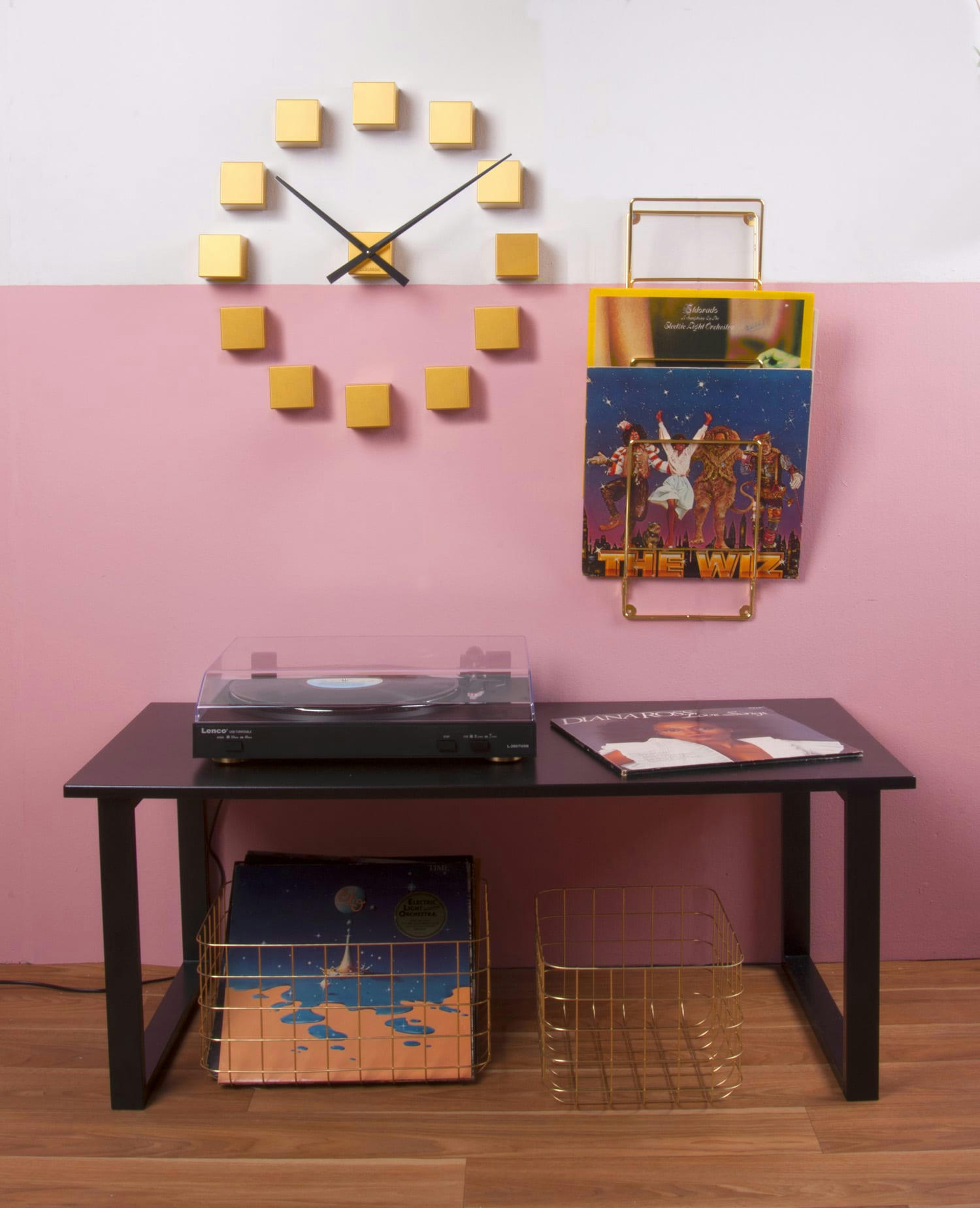 - Porte revue mural 4 compartiments métal mag doré