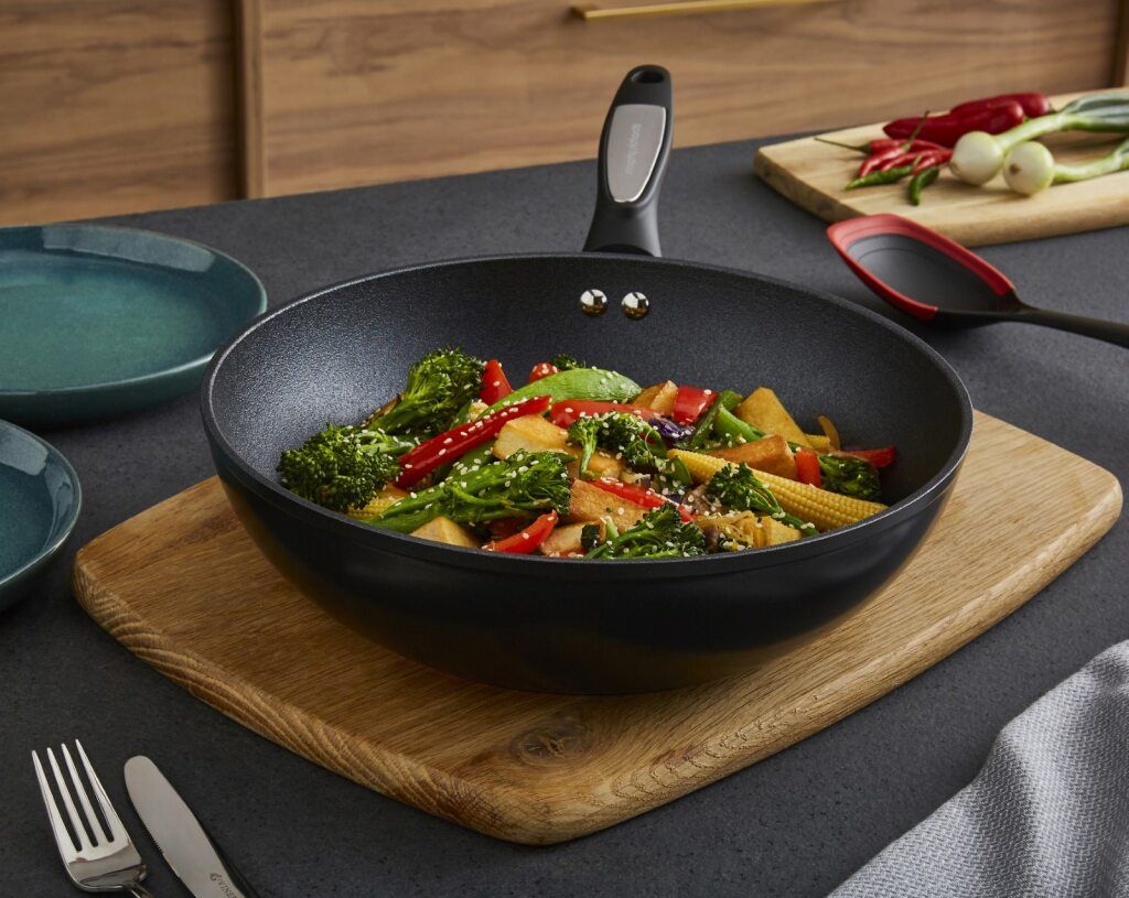 Morphy Richards 28cm Forged Aluminium Stir Fry Pan