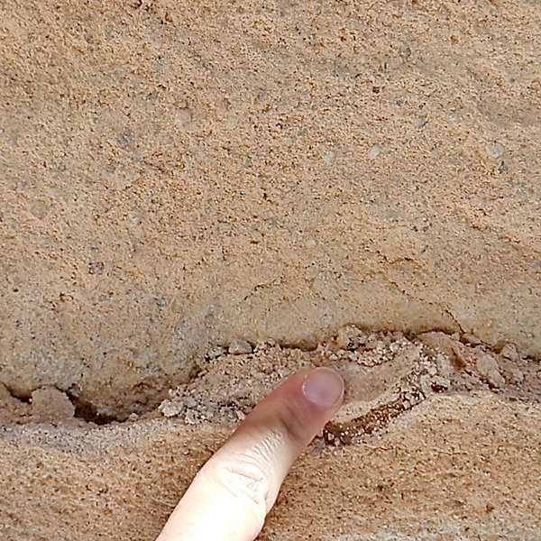 Consolidator KS Strong (25L). Compacte surfaces et murs fortement endommagés avec des glissements grès. Arrêtez la désintégration
