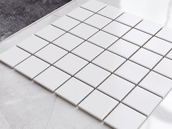 Mosaïque sur résille pour salle de bain et cuisine en céramique 30.2 cm x 30.2 cm - White chaturanga
