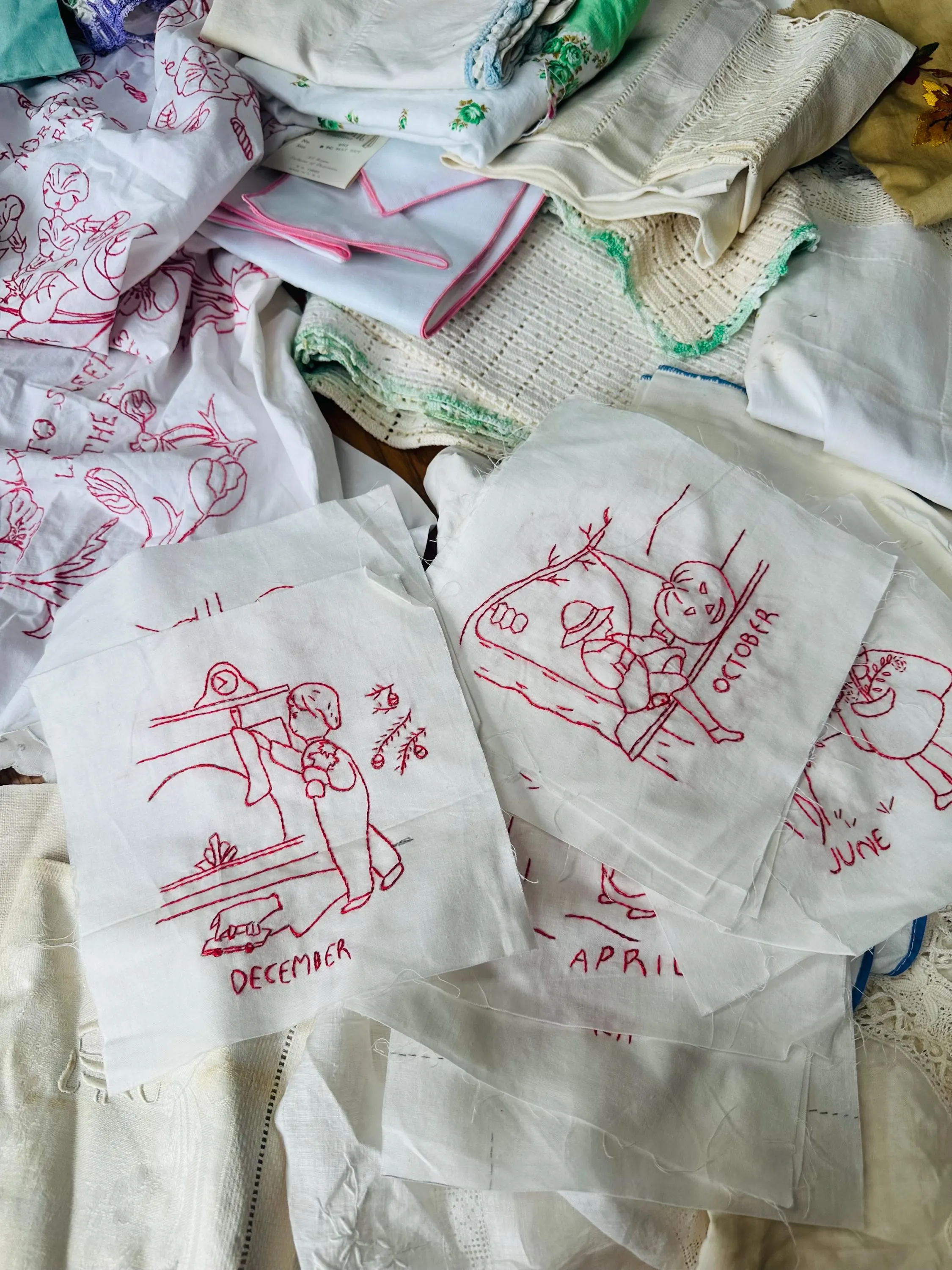 HUGE Vintage Embroidered and Lace Linen Lot - Tablecloths - Towels - Lace - Pillow Cases - -for Crafting & Creating! Vintage Embroidery