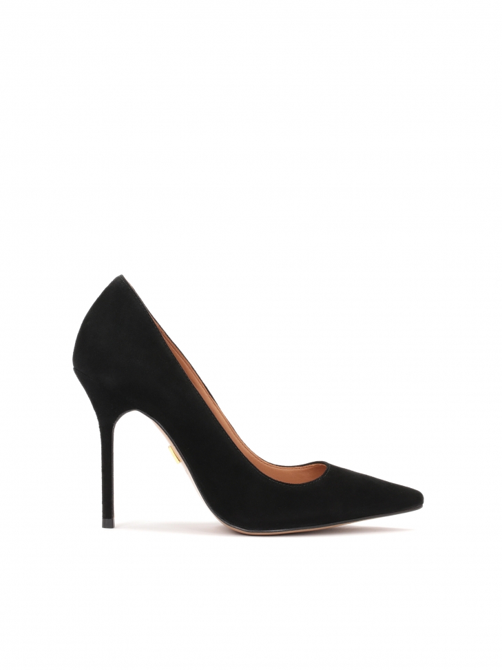 Black pumps on a sleek heel