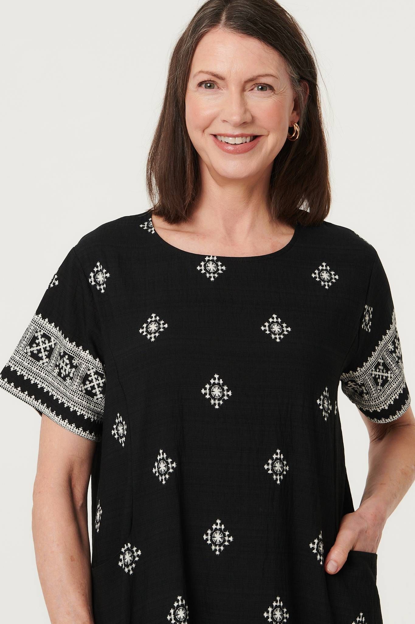 Izabel London Border Printed Knee Length Shift Dress
