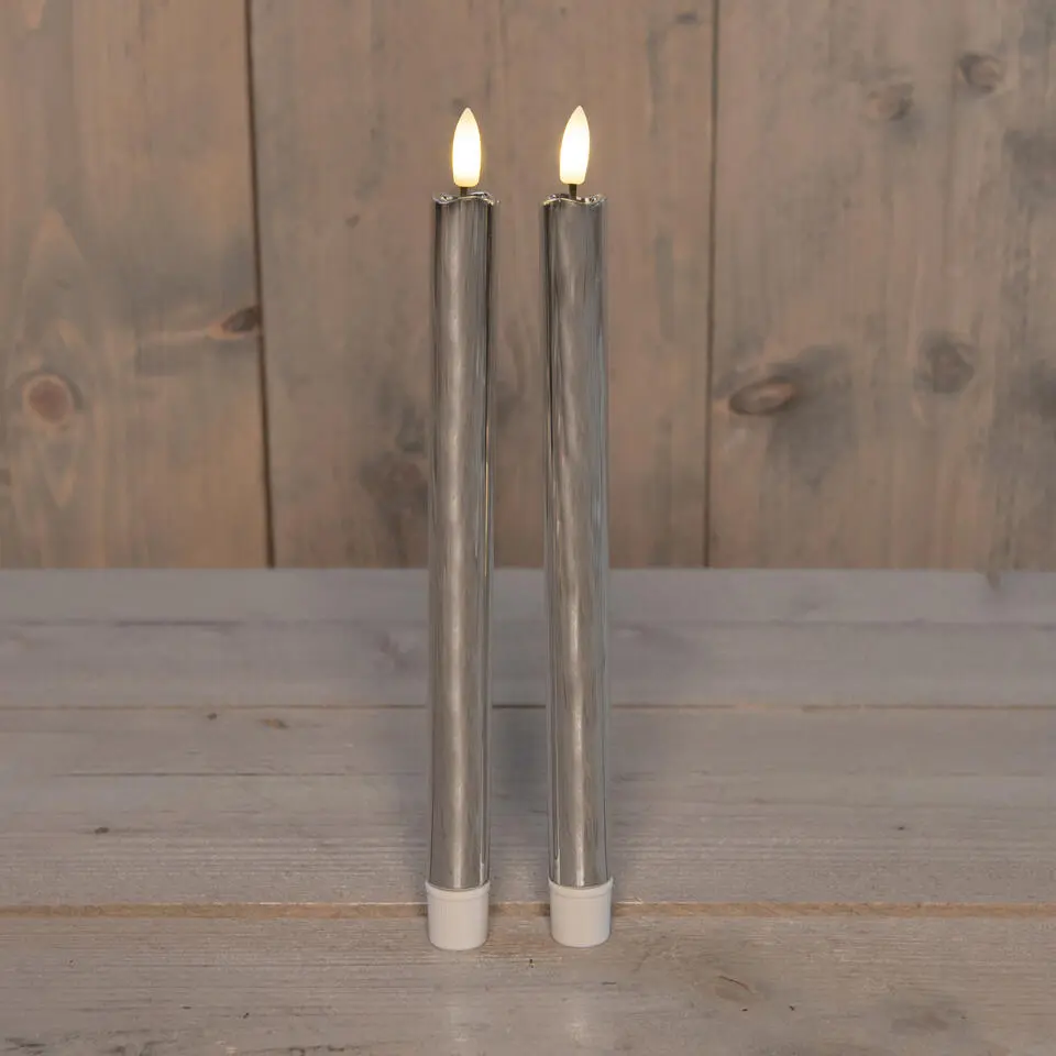 Anna's Collection Led dinerkaarsen - 2x - zilver glimmend - 25 cm