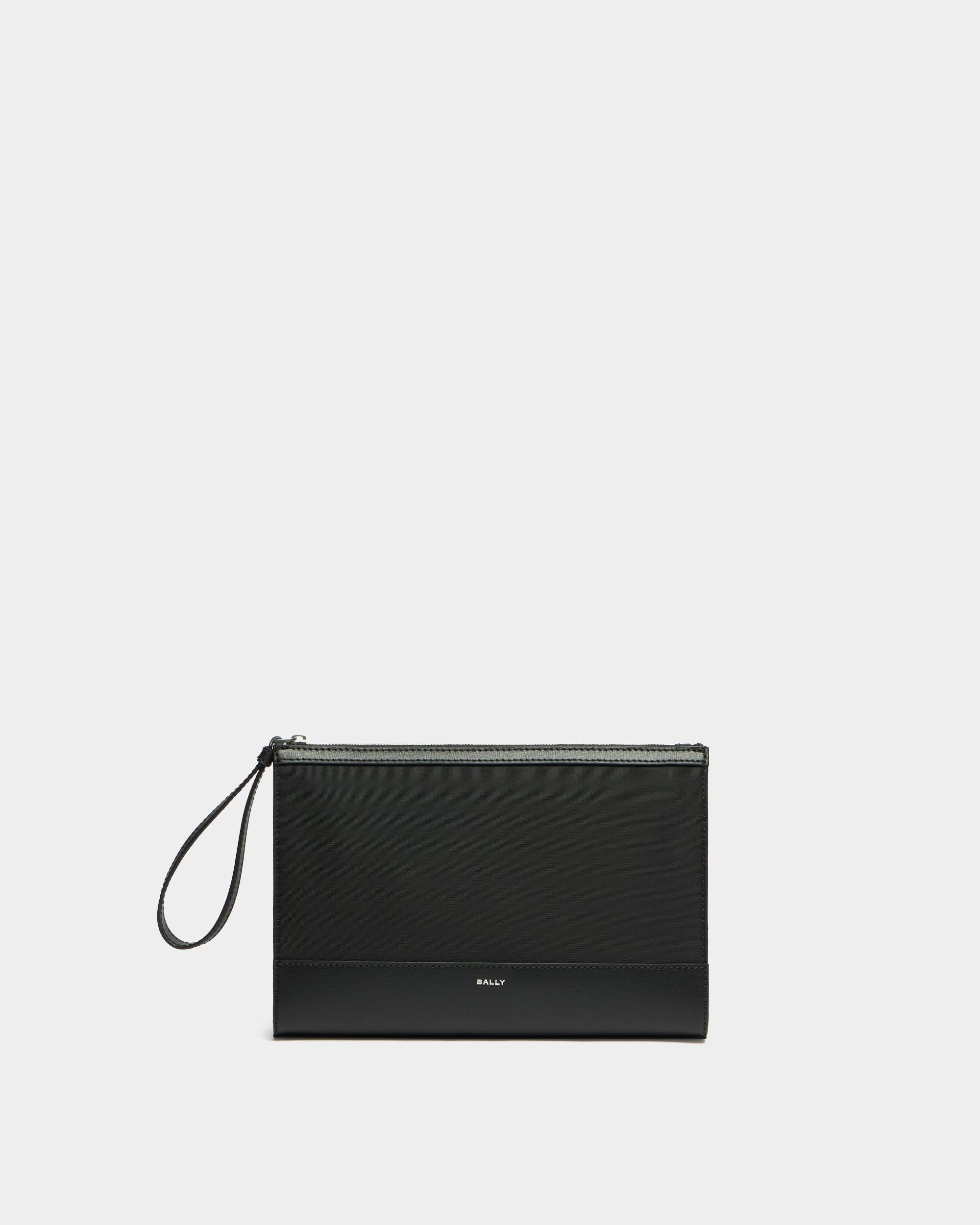 Vogel Clutch aus Nylon und recyceltem Leder in Schwarz