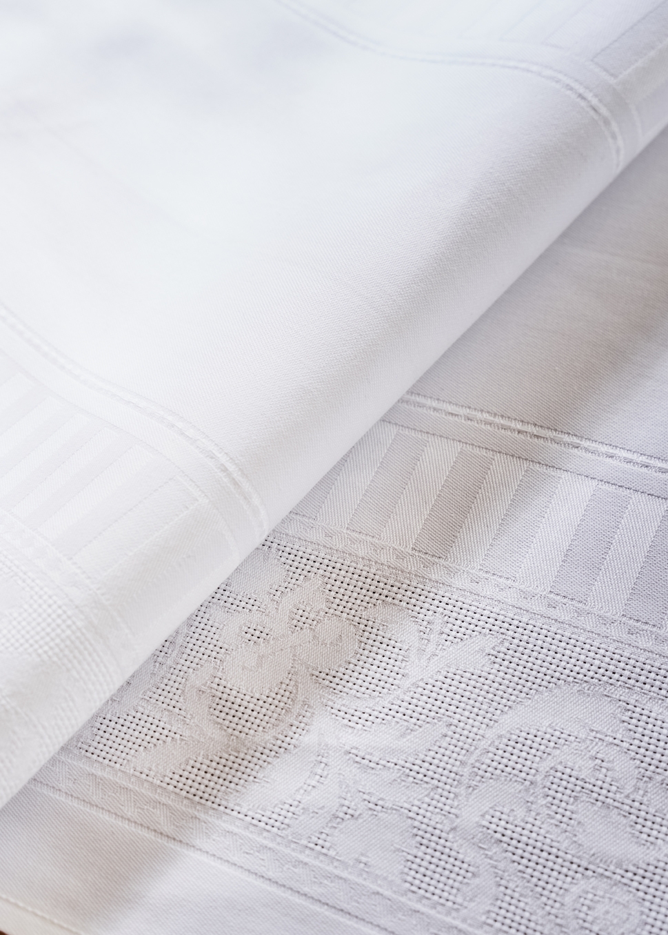 CHEMIN DE TABLE EN JACQUARDBLANC