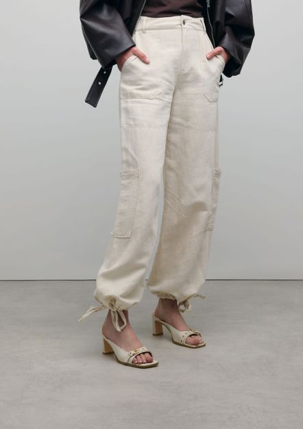 Off white sandalen met hak en buckle