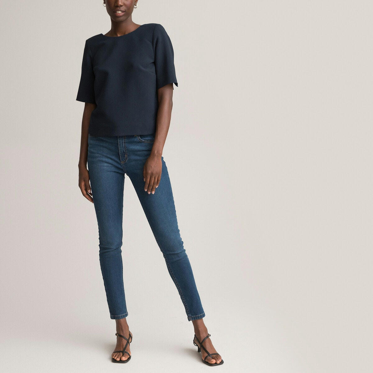 Blouse col rond devant, col danseuse au dos