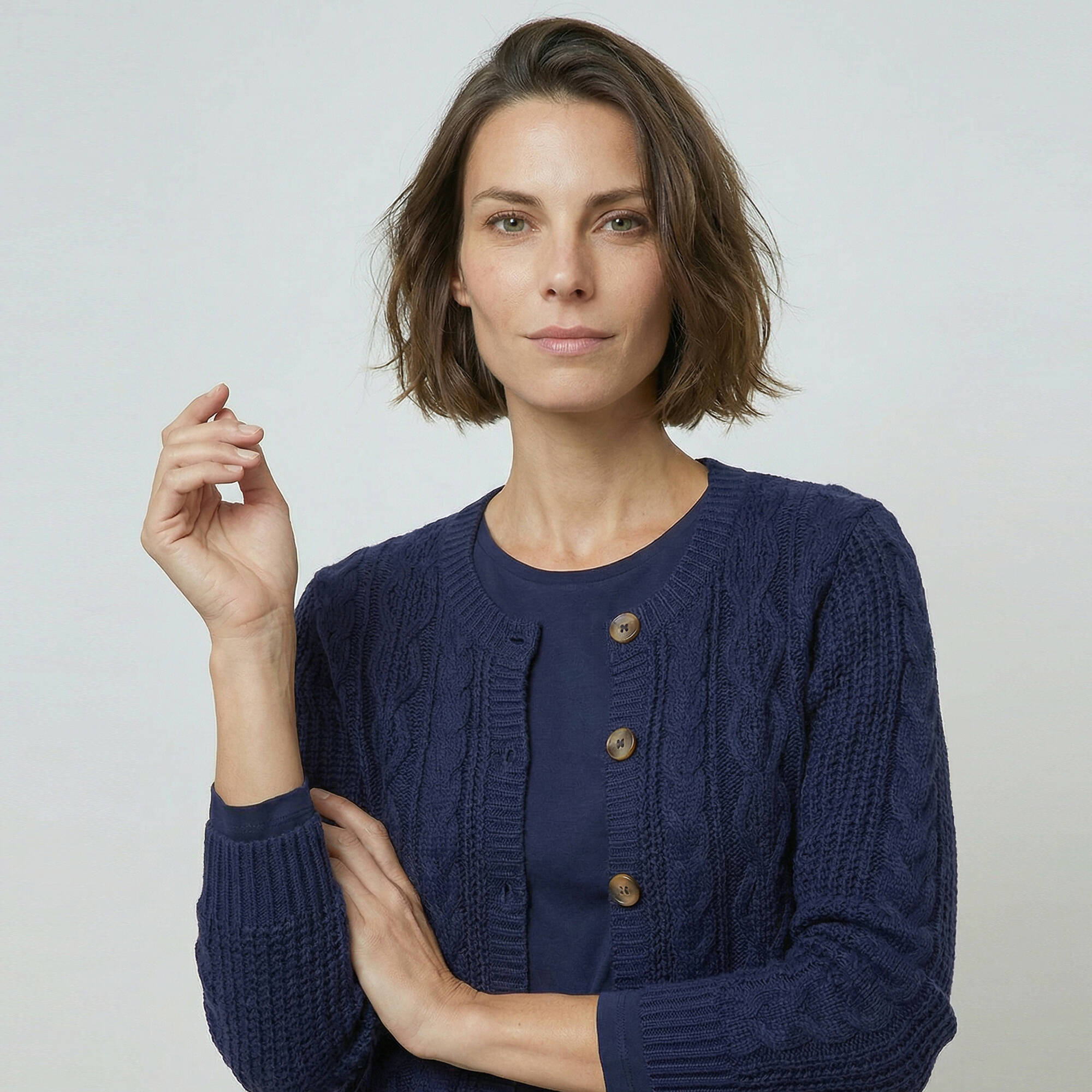 Cardigan boutonné, maille torsadée