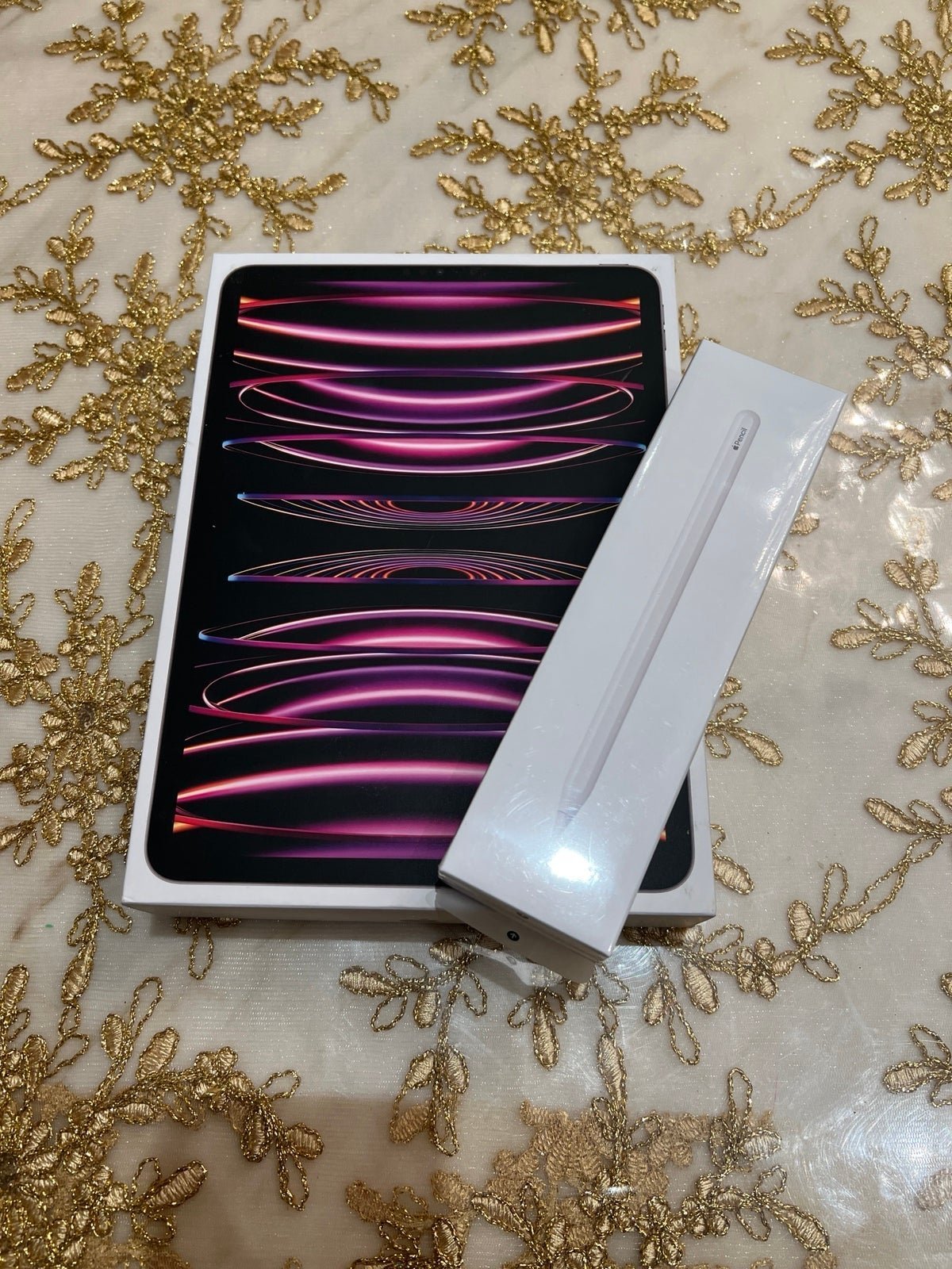 Brand New Apple ipad pro 11 inch 4th gen 256gb WiFi with Apple Pencil 2nd gen