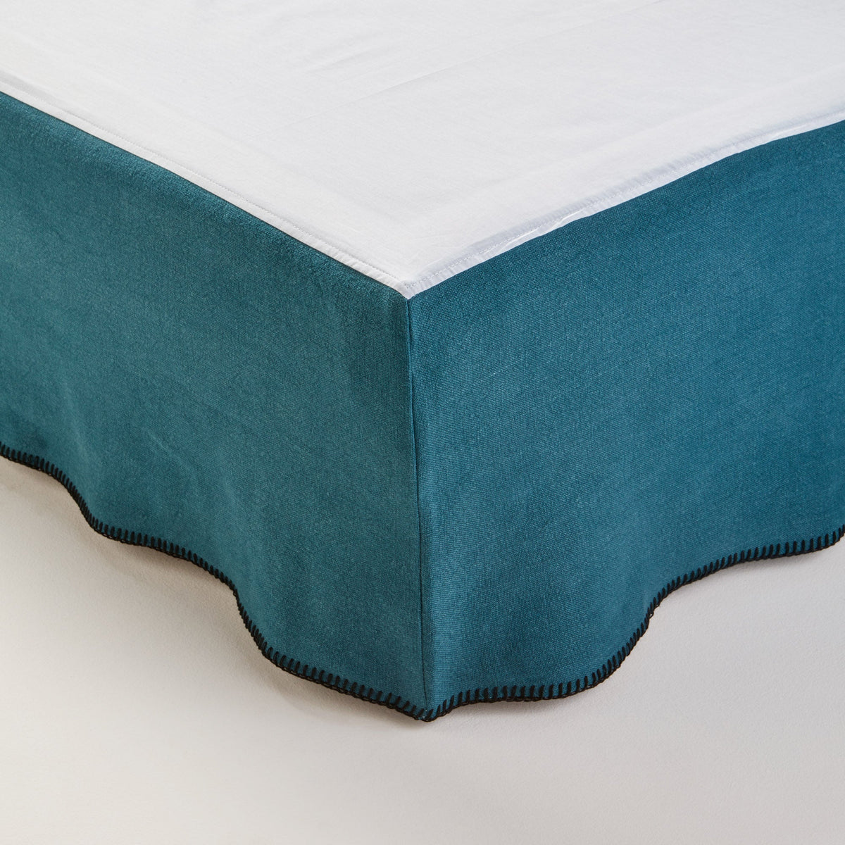 Madura Hoes voor boxspring Nino indigo en zwarte slinger 140x200 cm