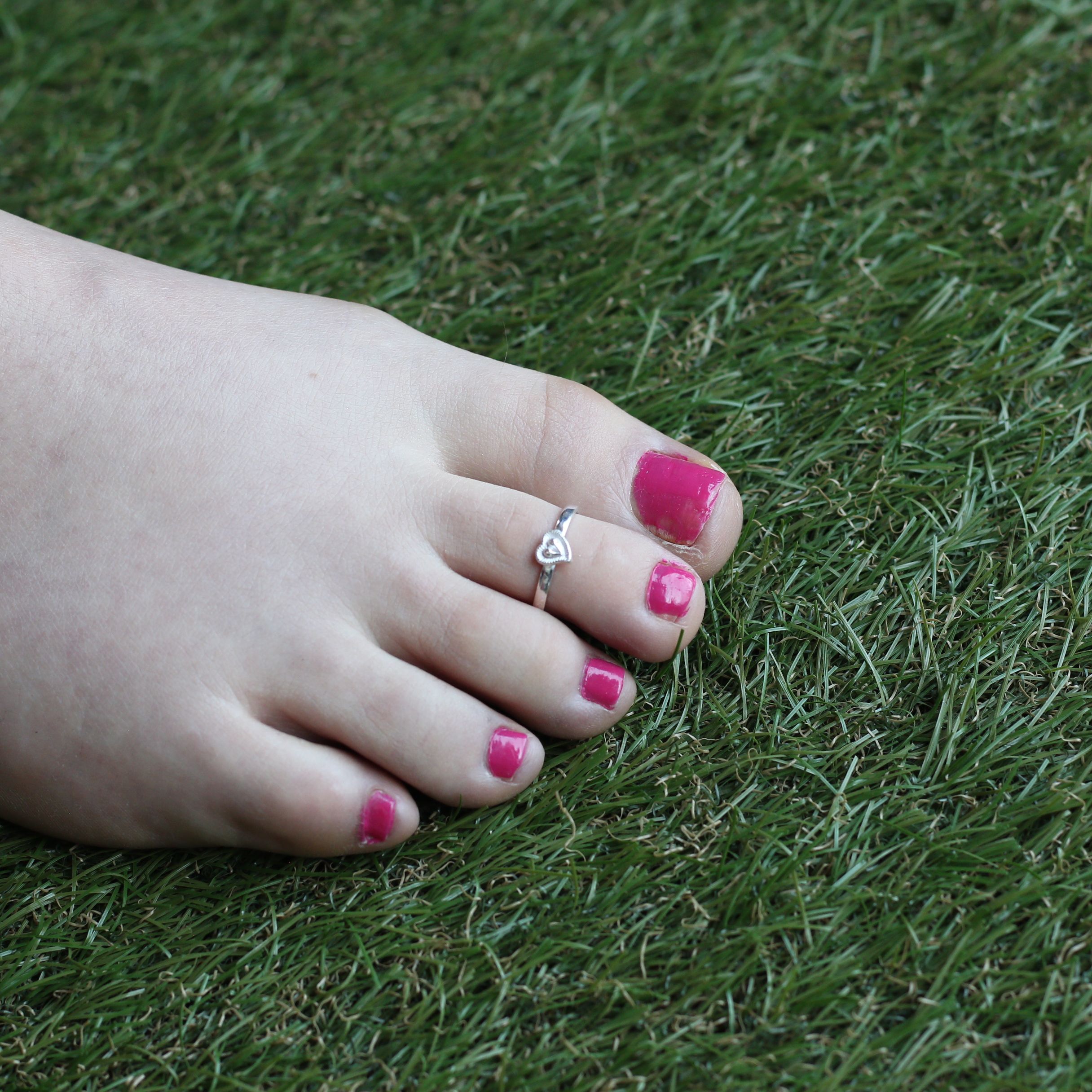 The Colourful Aura Pure Silver Adjustable Plain Heart Slim Silver Bohemian Bichiya Toe Ring