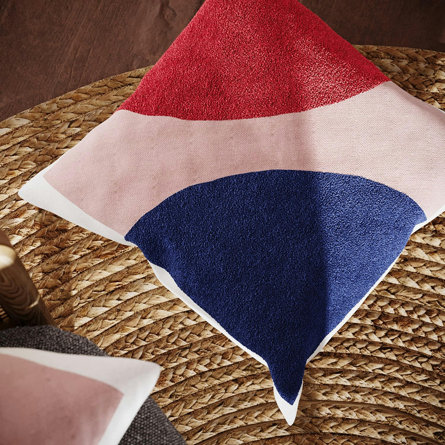 NAIROBI2 - Coussin brodé design moderne coloré