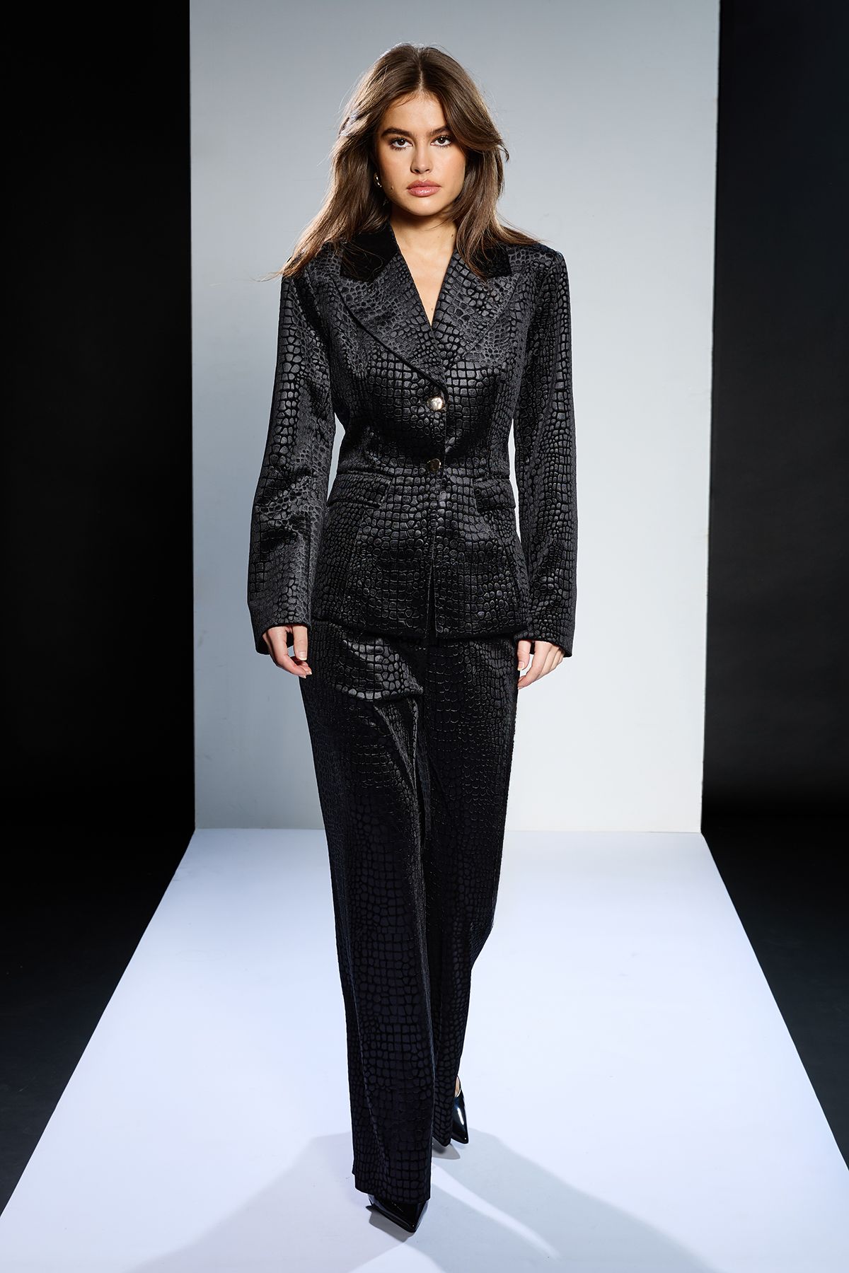 RUNWAY 1.8.1.8 Runway 1.8.1.8 Croc Jacquard Velvet Blazer