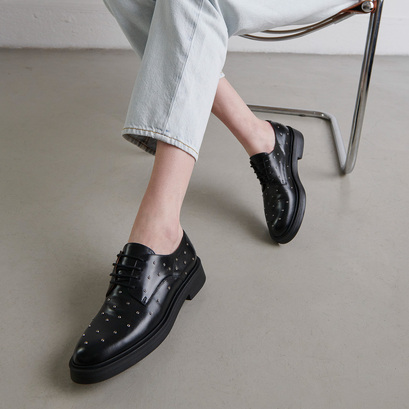 Derbies à détails argentésen cuir noir | ABEILLE