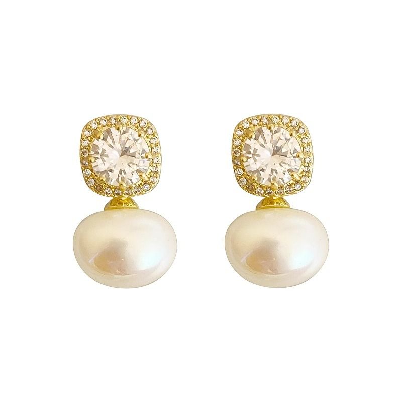 PEACH ACCESSORIES Pearl Drop Earrings with Crystals Details