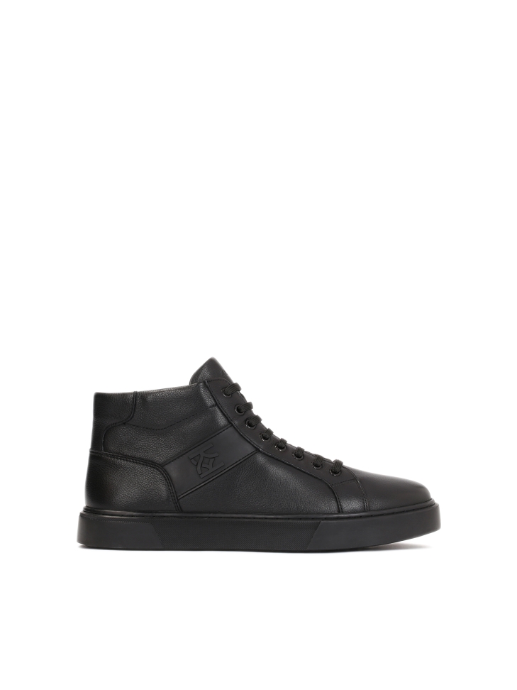 Men’s high sneakers decorated with a monogram