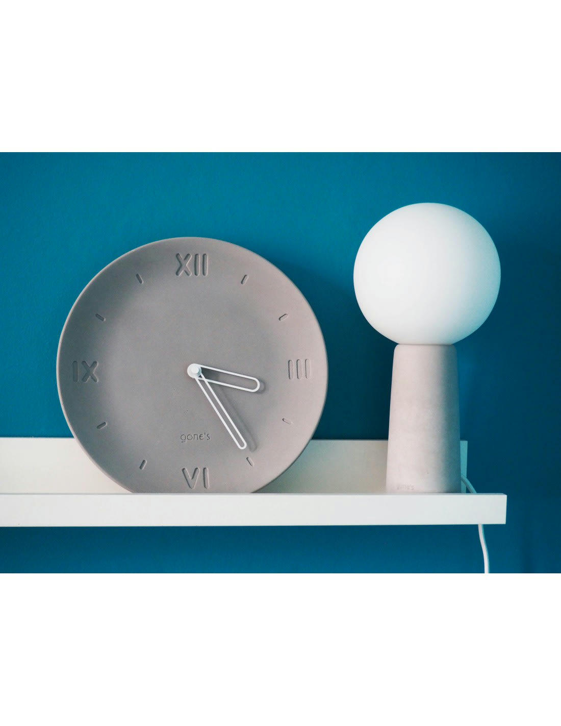 ANTAN - Horloge en béton aiguilles blanches