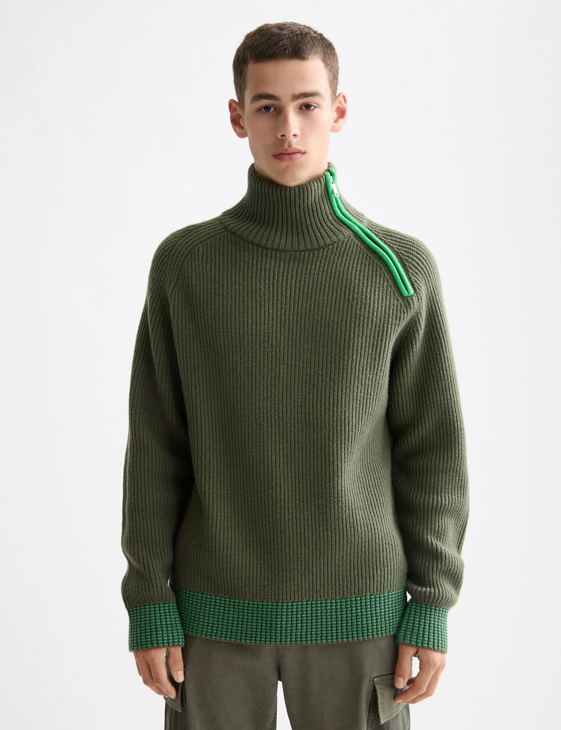 Troyer Raglan zip pullover