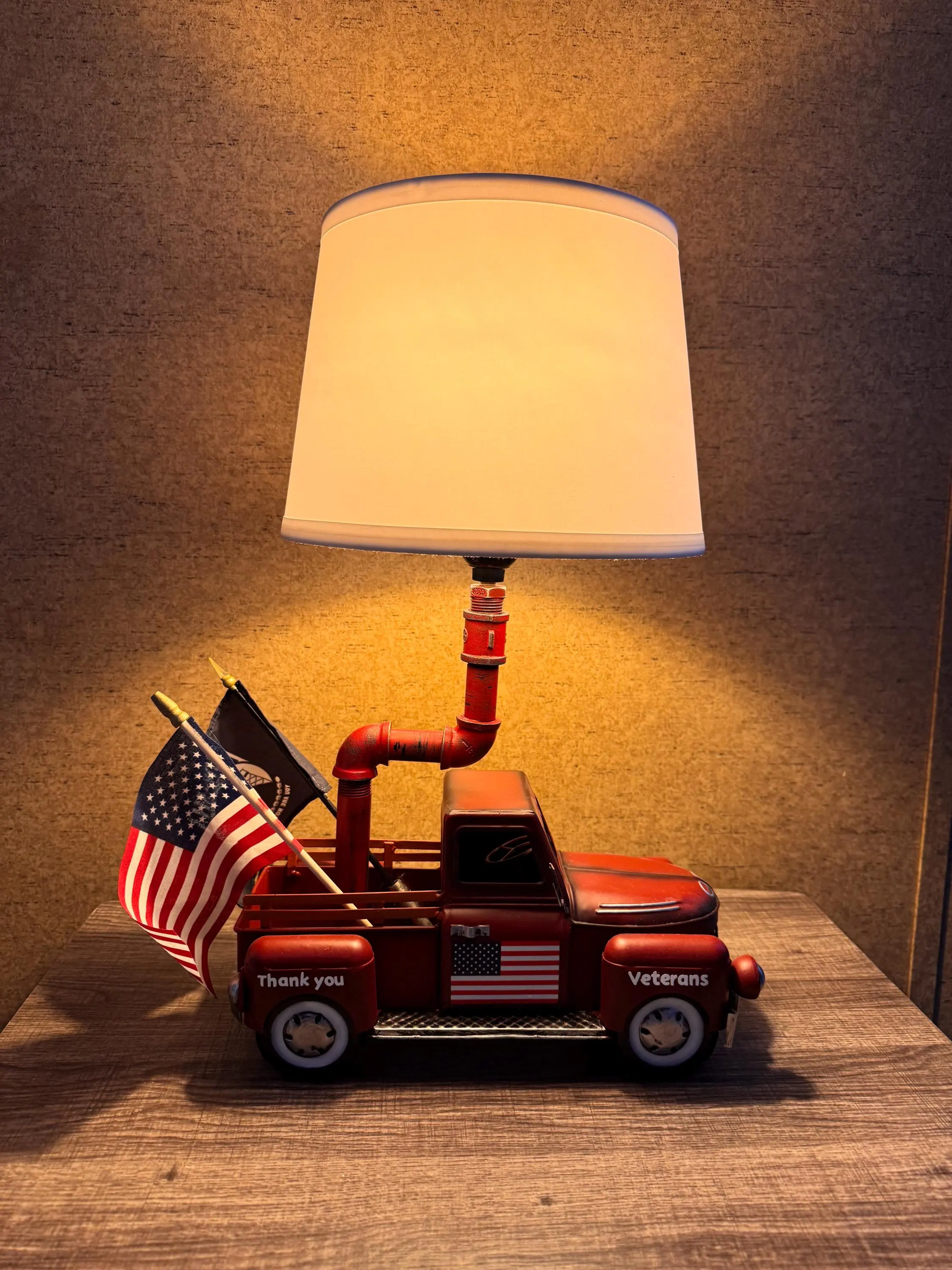 Metal vintage like thank you veterans lamp