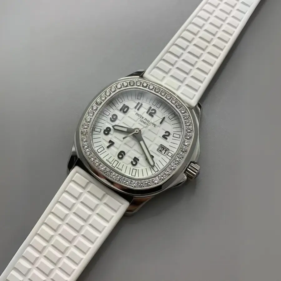 Patek Philippe – Aquanaut –  Rubber Strap – Straight – White