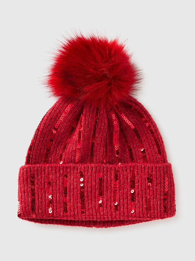 Cap with pom pom and sequins