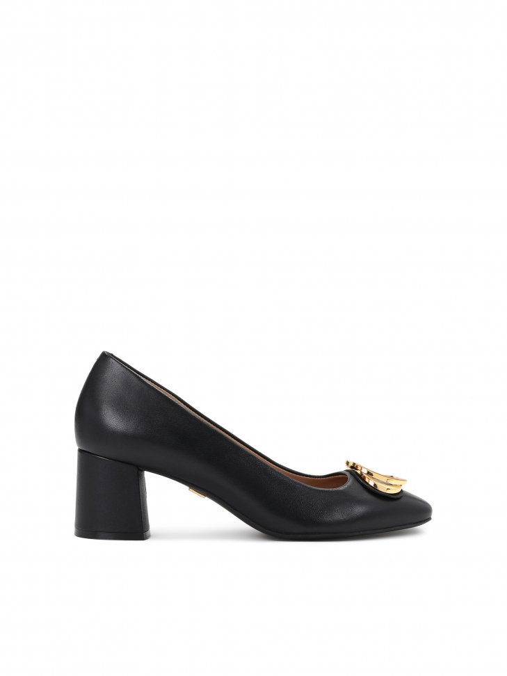 Ladies' black pumps