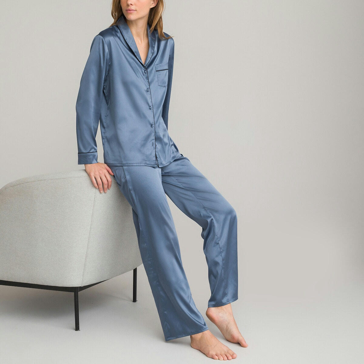 Pyjama en satin, col châle