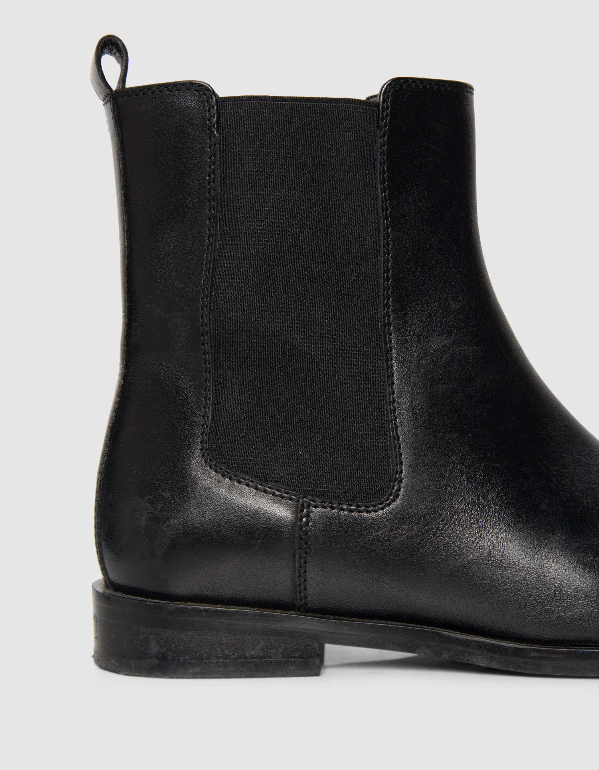 Chelsea boots noires cuir bouts pointus Femme