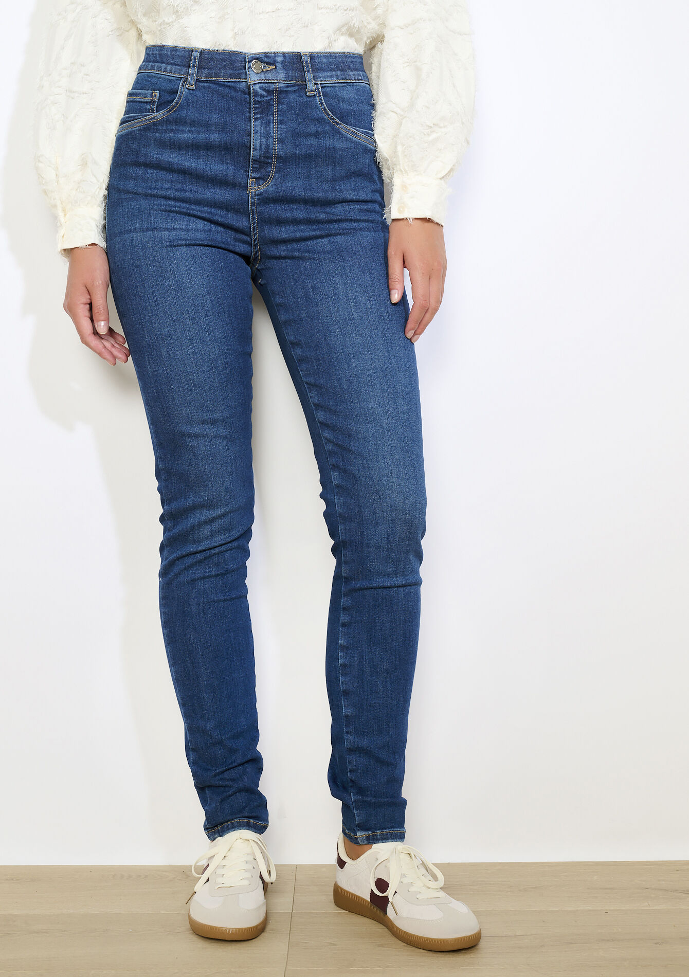 Multiple size slim jeans