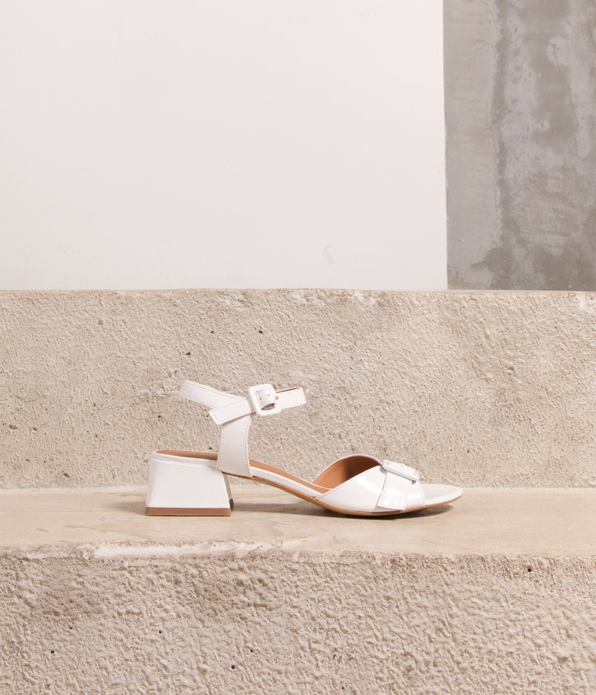 Sandales blanches vernies Maggy
