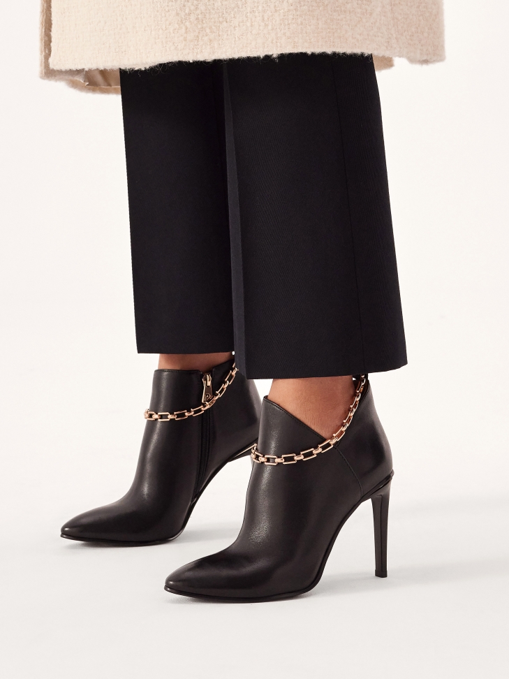 Phenomenal boots on a slender stiletto heel with a striking chain at the ankle