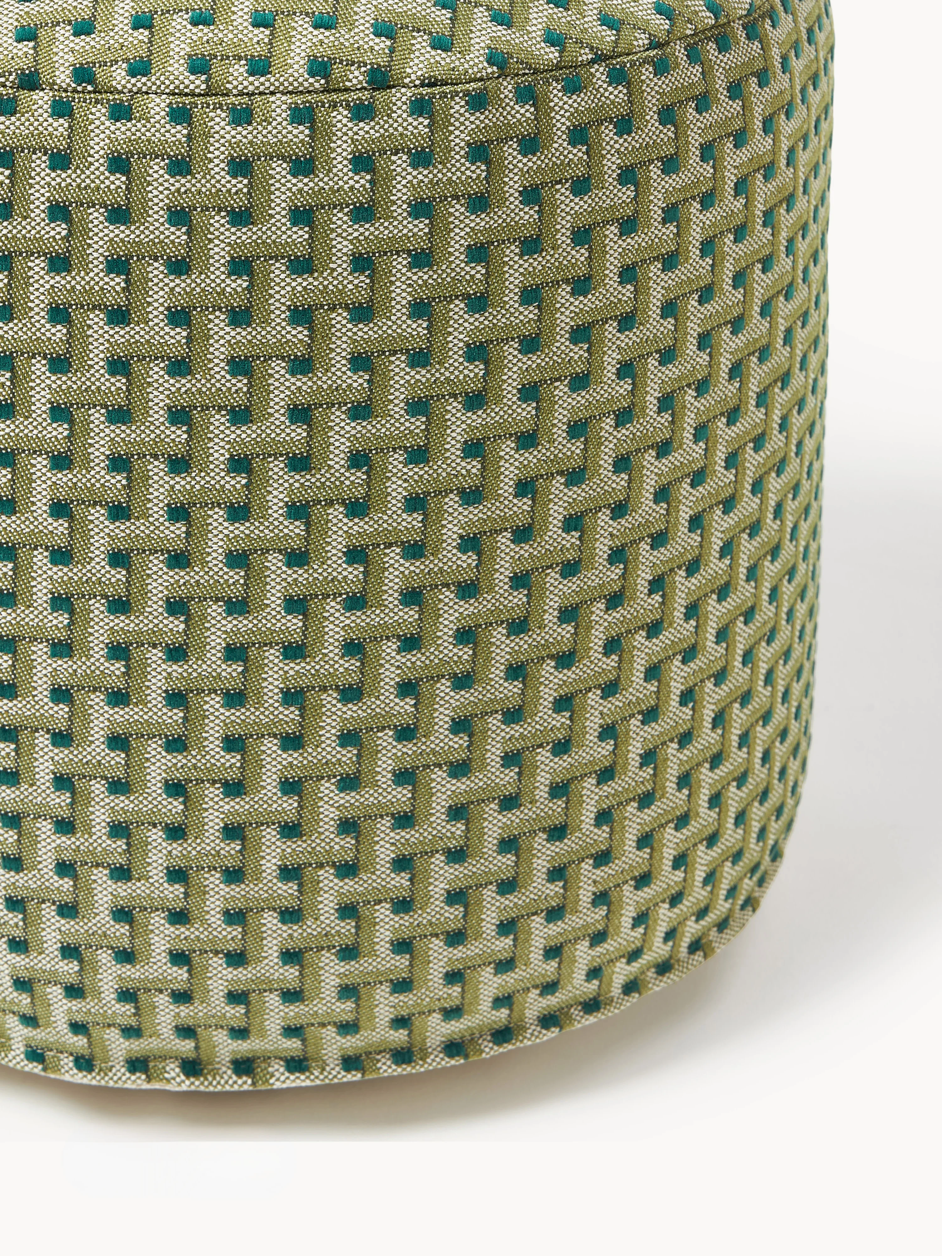 Handgefertigter In- & Outdoor-Pouf Janis